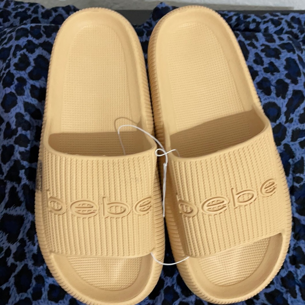 *******Sold********Bebe Malaga slides, NWT